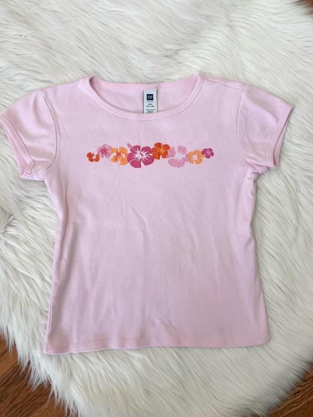 Vintage Y2K light pink hibiscus t shirt by Gap